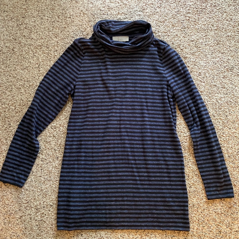 Loft women’s turtleneck size large